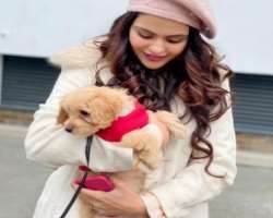 She is an animal lover and has shared several photographs with cats and dogs with her Instagram followers.
